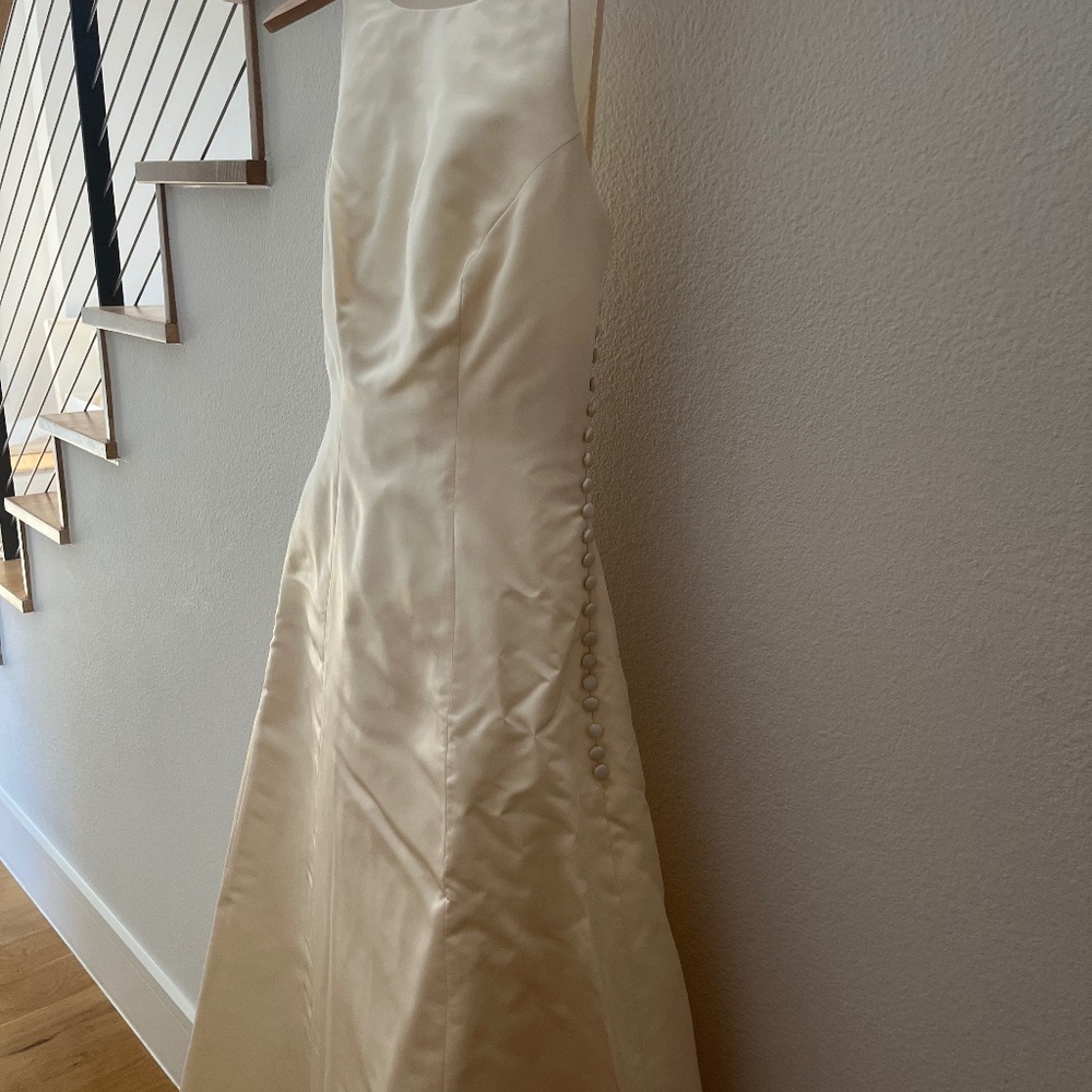 Vera Wang Cream Wedding Dress